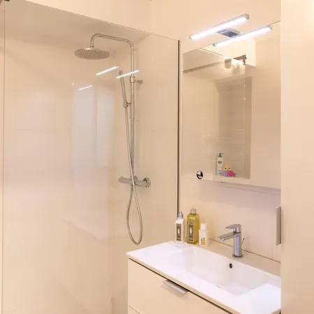 - Seaview Cosy B6 - 5 Personen - Direct Aan Het Strand, Volledig Vernieuwd * Oostende