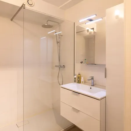 - Seaview Cosy B6 - 5 Personen - Direct Aan Het Strand, Volledig Vernieuwd Oostende
